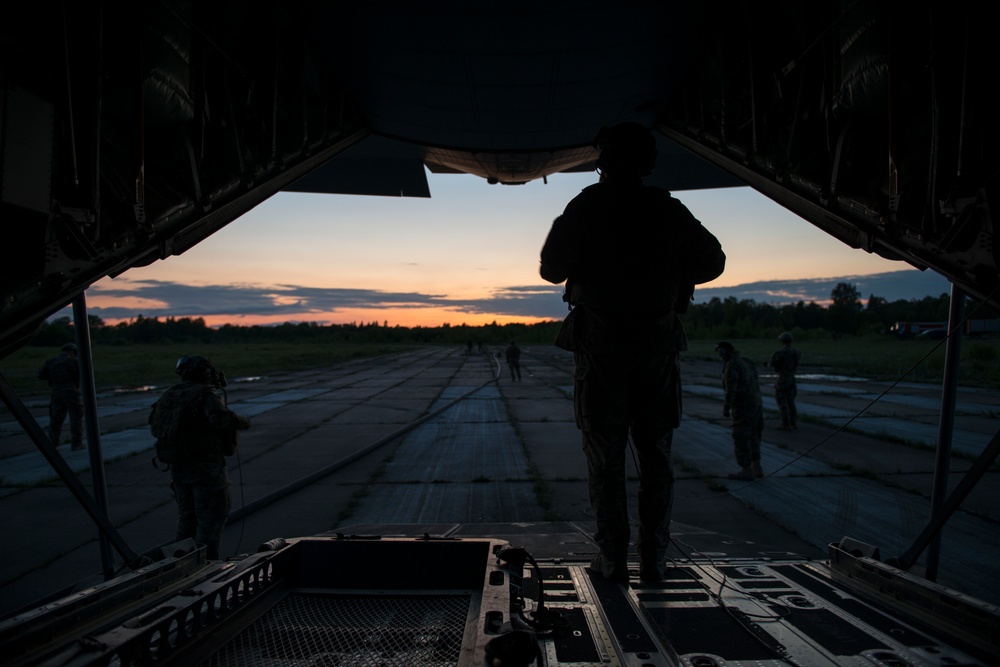 67 SOS Refueled MH-47 Chinooks in Lithuania