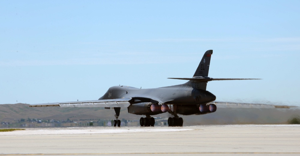 28th Bomb Wing command chief flies in B-1 bomber