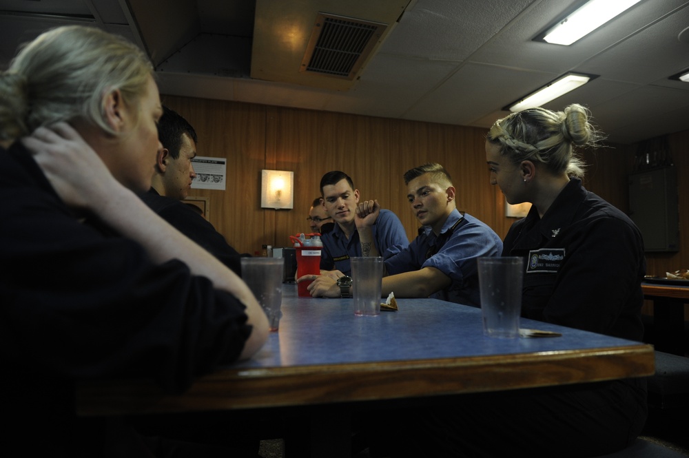 USS Howard Sailors Visit HMCS Vancouver During RIMPAC