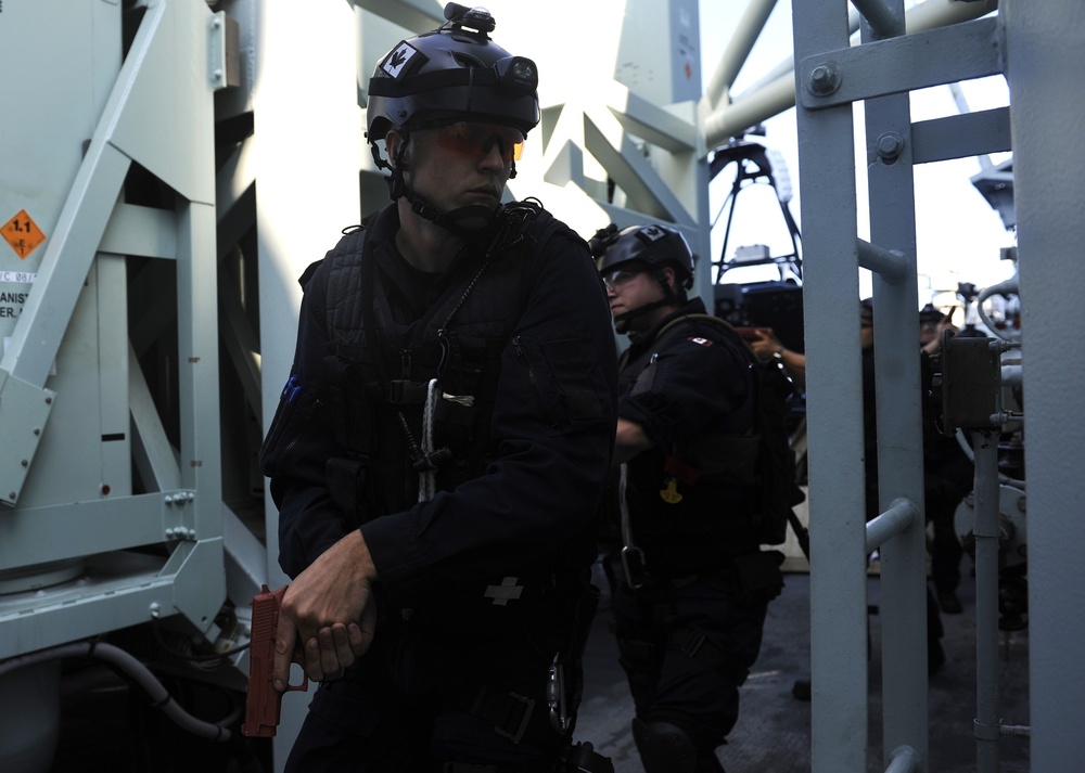 HMCS Vancouver Sailors Participate in Naval Boarding Team Drills