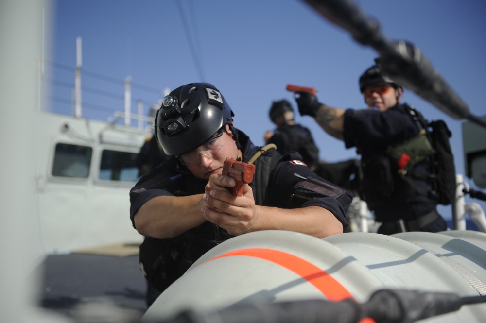 HMCS Vancouver Sailors Participate in Naval Boarding Team Drills during RIMPAC 2016