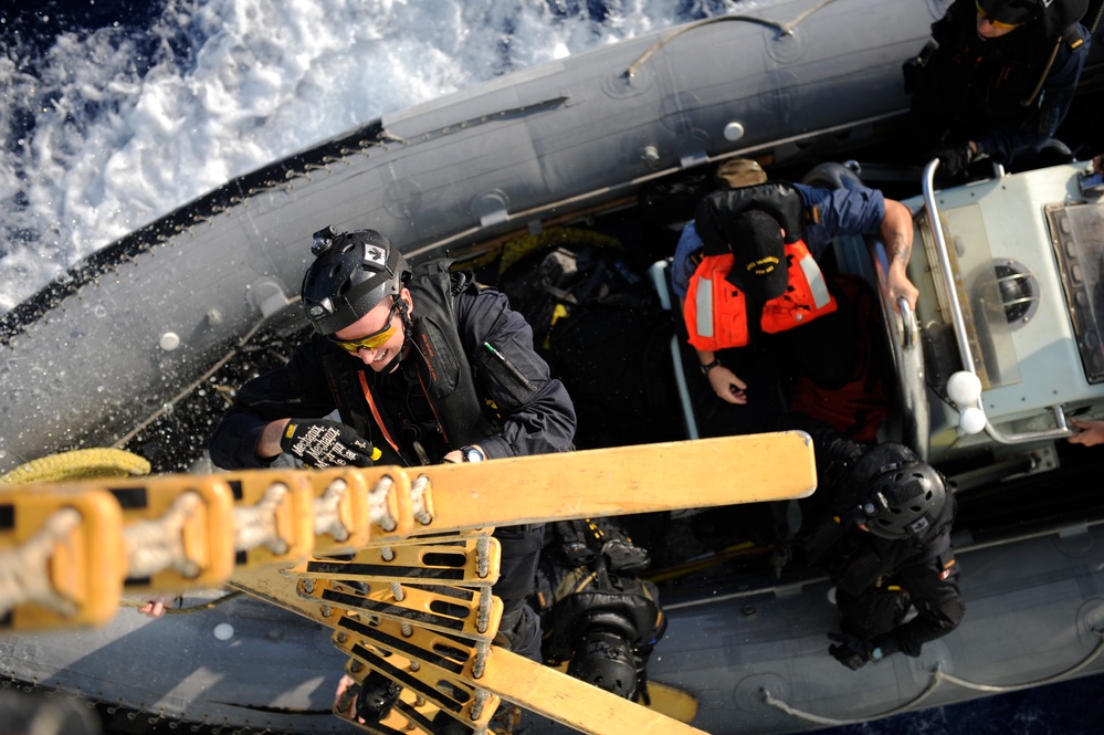 HMCS Vancouver Sailors Participate in Naval Boarding Team Drills