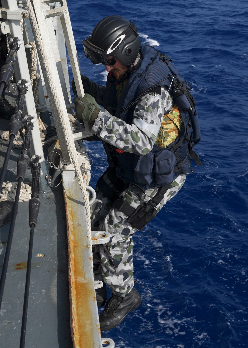 US, Australian Navies conduct VBSS exercise during RIMPAC