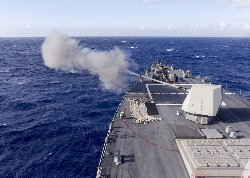 USS Pinckney conducts operations at sea during RIMPAC 2016