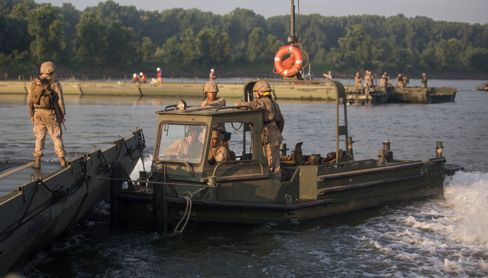 River Assault: Marines conduct joint engineer training
