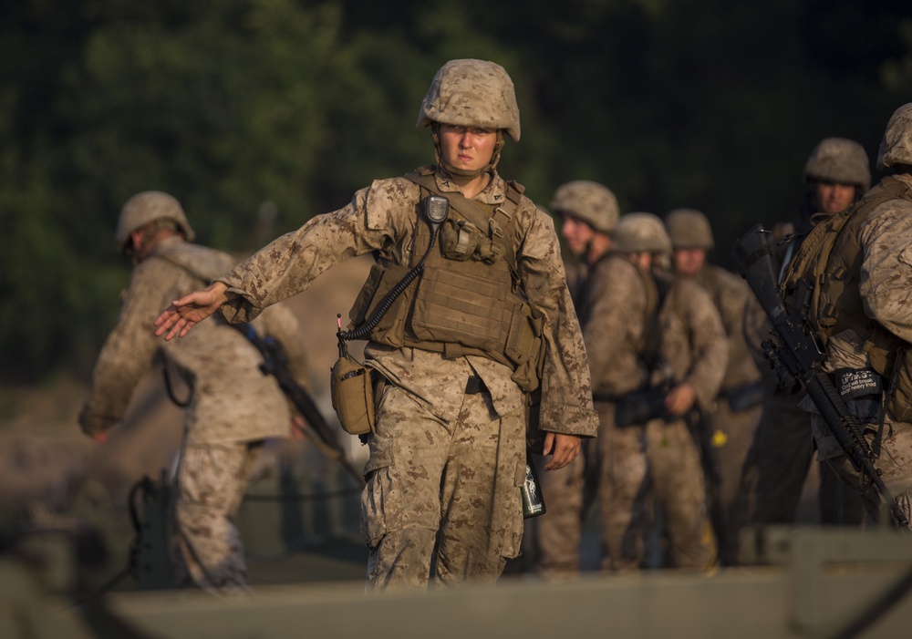 River Assault: Marines conduct joint engineer training