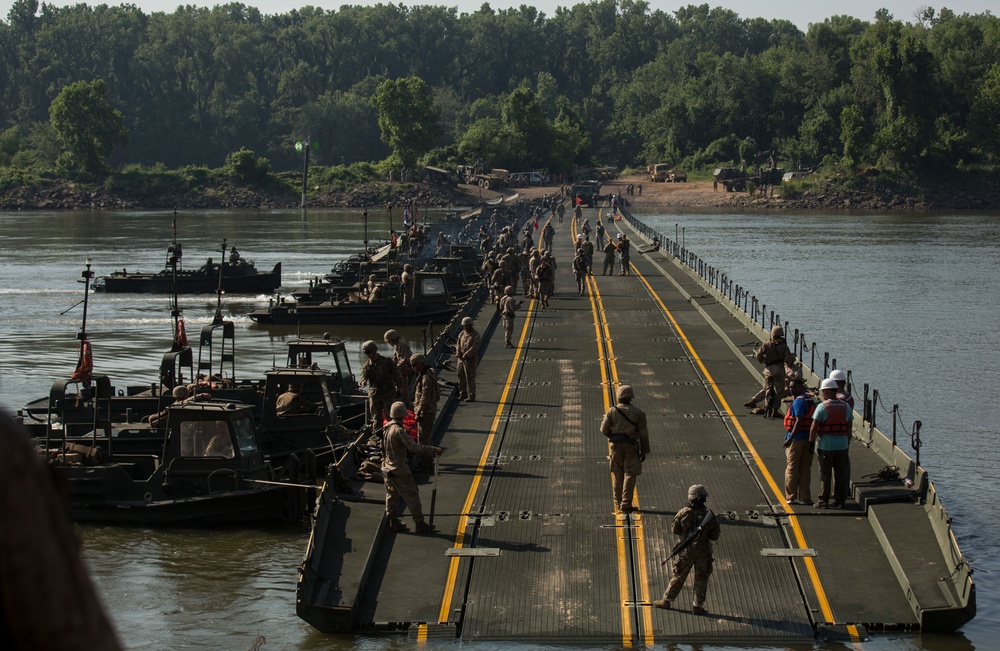 River Assault: Marines conduct joint engineer training