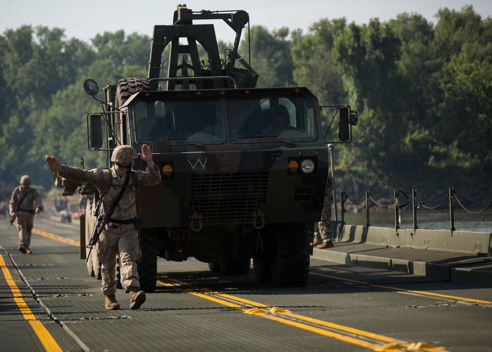 DVIDS News River Assault Marines conduct joint engineer training
