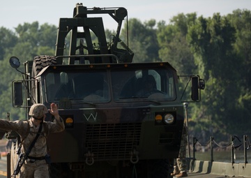 River Assault: Marines conduct joint engineer training