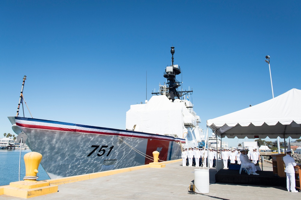 Coast Guard Cutter Waesche holds change of command