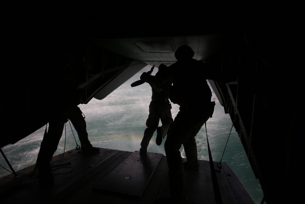 RIMPAC 2016: U.S. Marines and Japanese Ground Self Defense Force Members Conduct Helocast Training