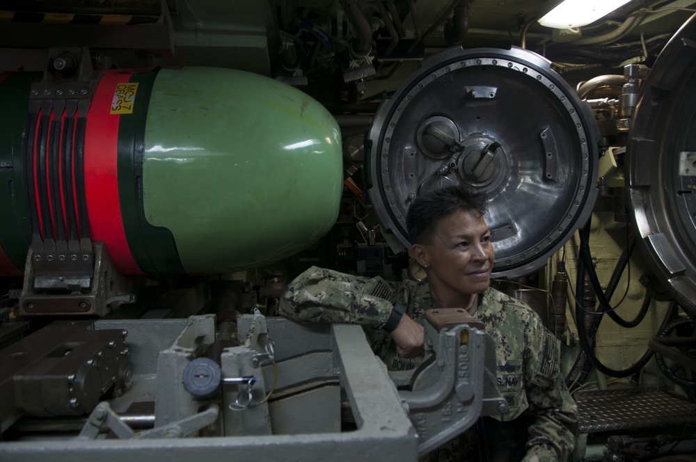 CJRM listens to a brief on torpedos during UNSECNAV tour of USS Chicago (SSN 721) July 22