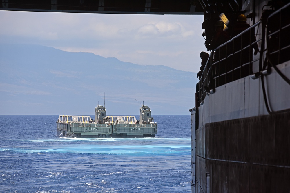 Royal Australian Navy LLC operations with USS San Diego