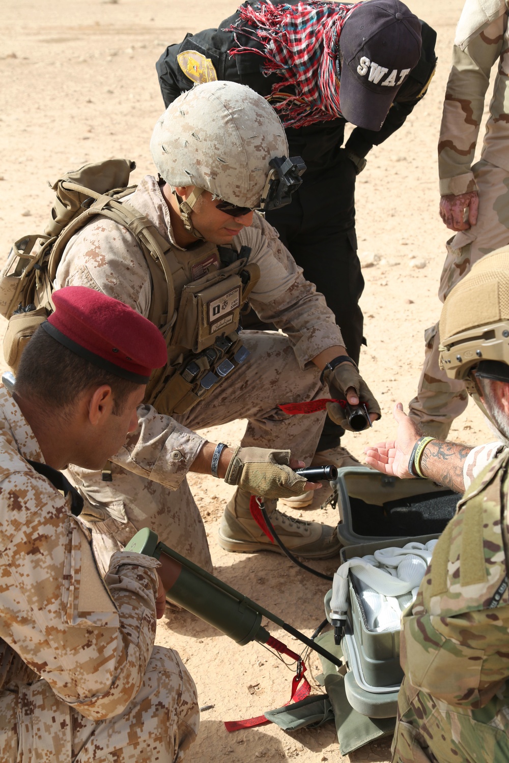 Iraqi army EOD techs learn about APOBS