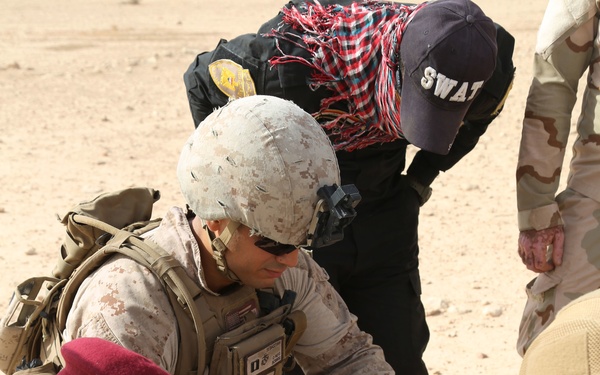 Iraqi army EOD techs learn about APOBS