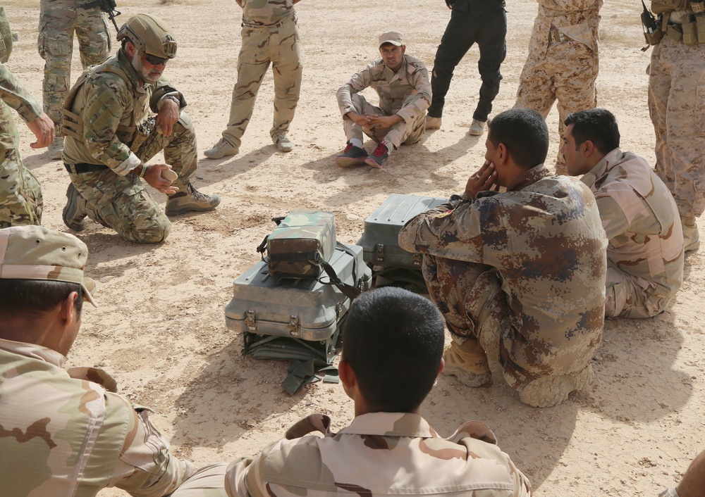 Iraqi army EOD techs learn about APOBS