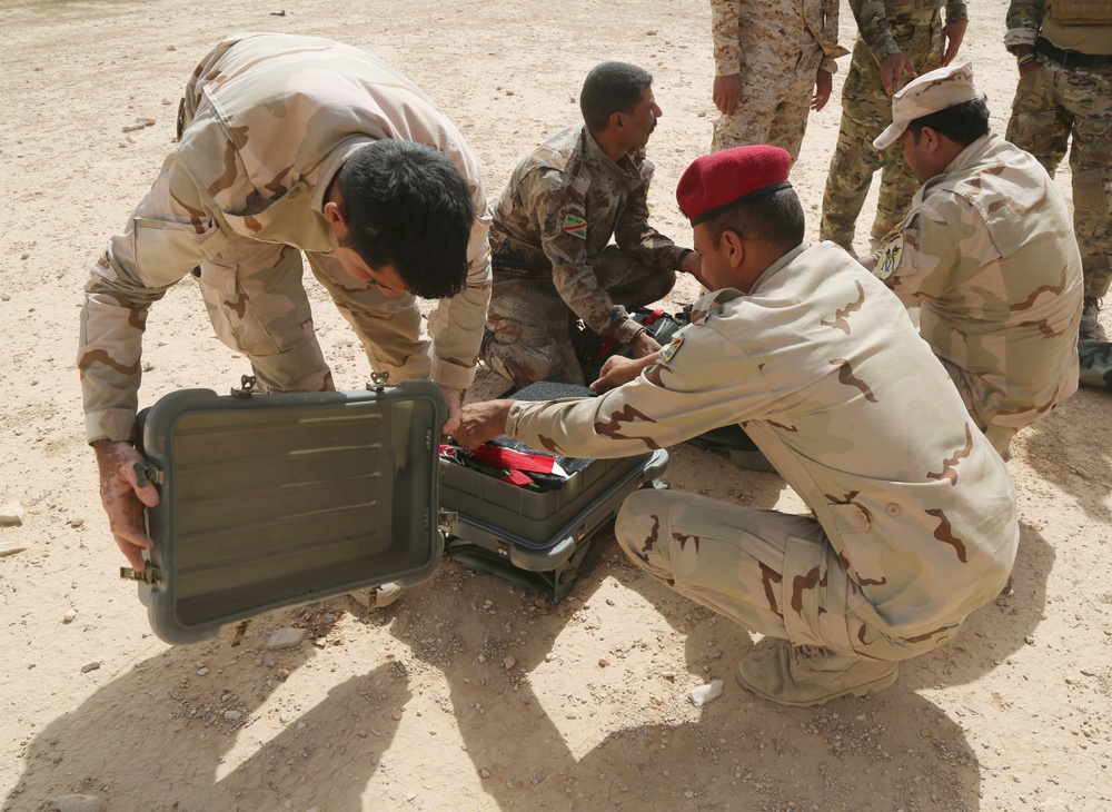 Iraqi army EOD techs learn about APOBS