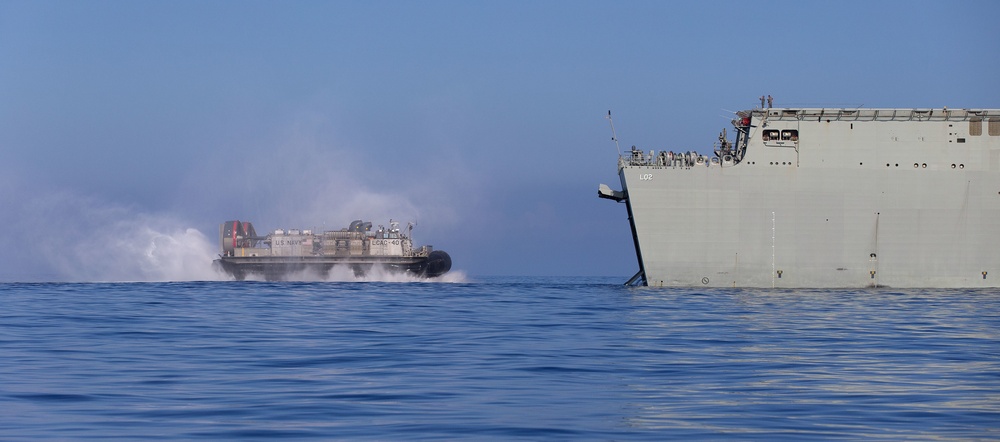 Canberra, San Diego LCAC Operations during RIMPAC 2016