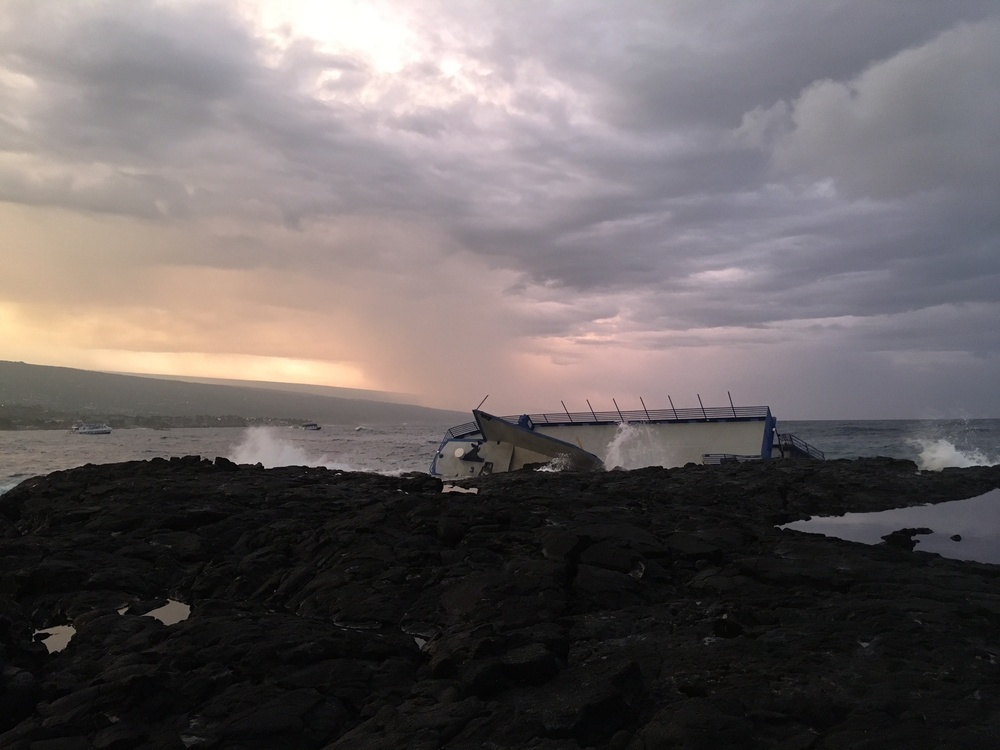 Coast Guard, State agencies responding to grounded vessel off Kailua-Kona, Hawaii