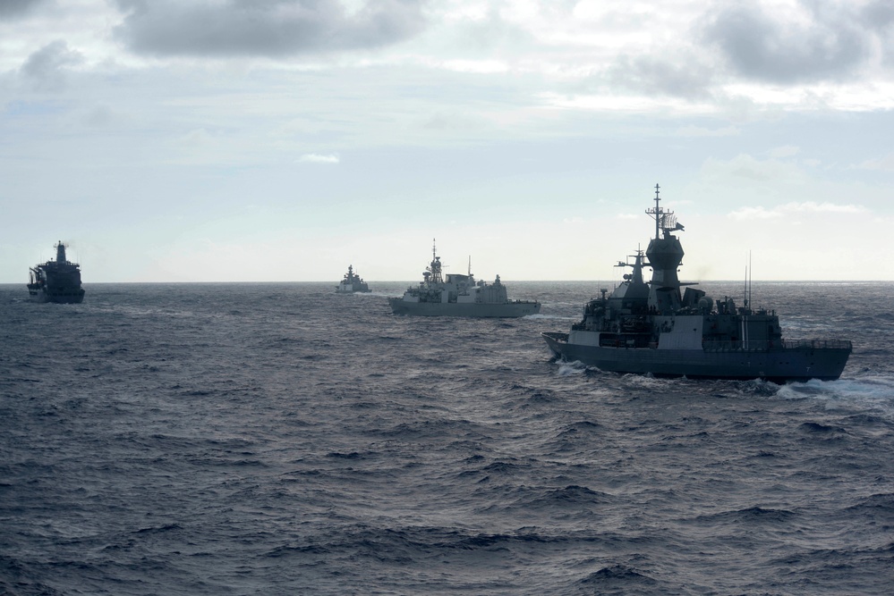 USS Shoup conducts underway replenishment during RIMPAC 2016