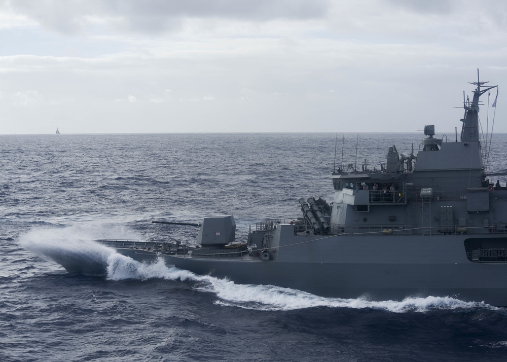 HMAS Ballarat underway during RIMPAC 2016