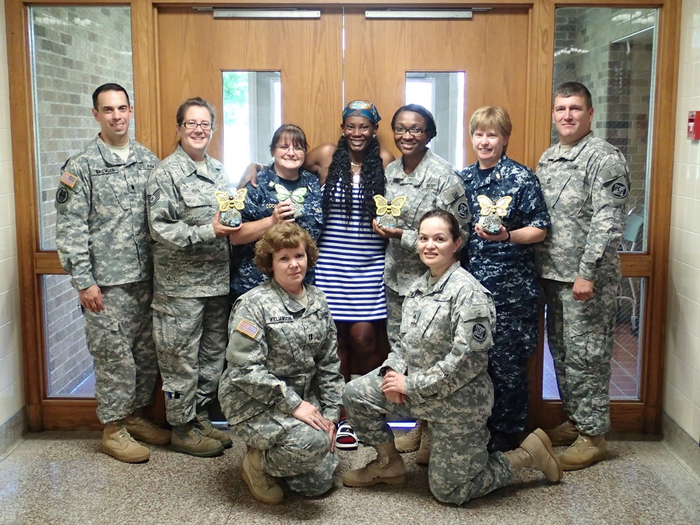 Service members receive a thank you from community member in Norwich, N.Y.