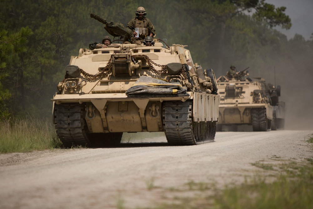 Reservist and active duty Marine tankers train together