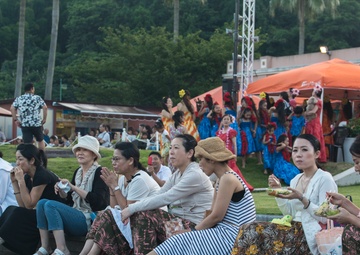 Marines celebrate Hawaiian style