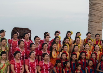 Marines celebrate Hawaiian style