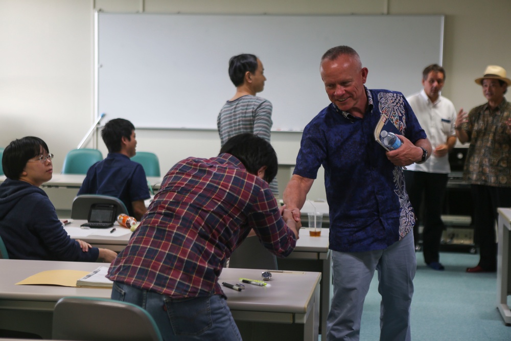 US Leaders visit Okinawan University