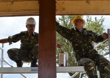 Romanian Land Forces Commander Works with Alabama, Tennesse Army National Guard in Romania