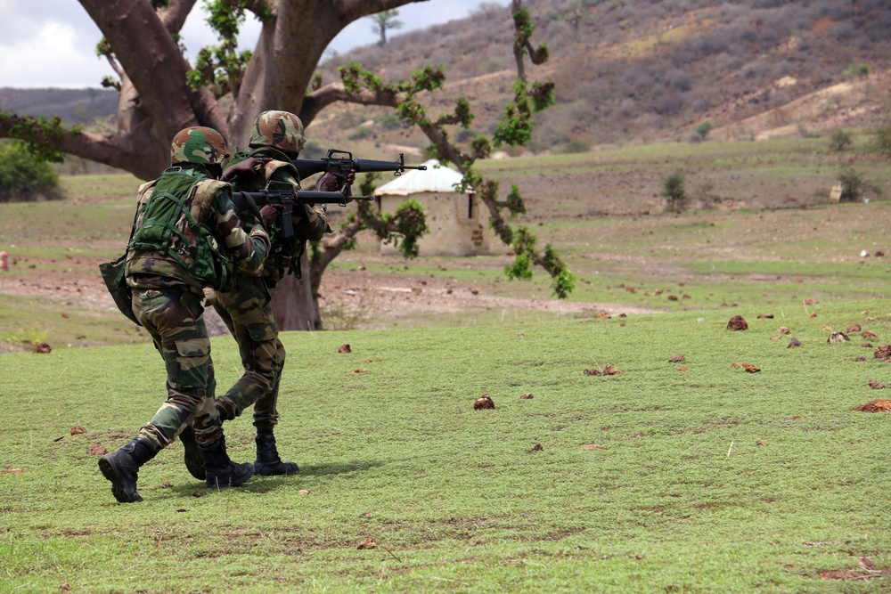 Senegalese, US troops conclude Africa Readiness Training 16 with CALFX