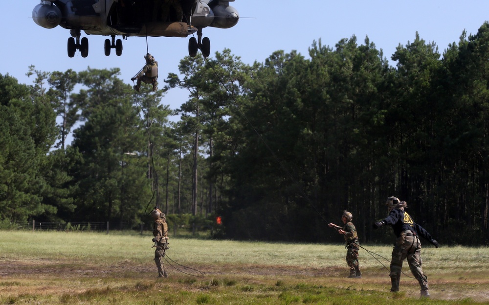 2nd MAW supports fast rope, rappel training