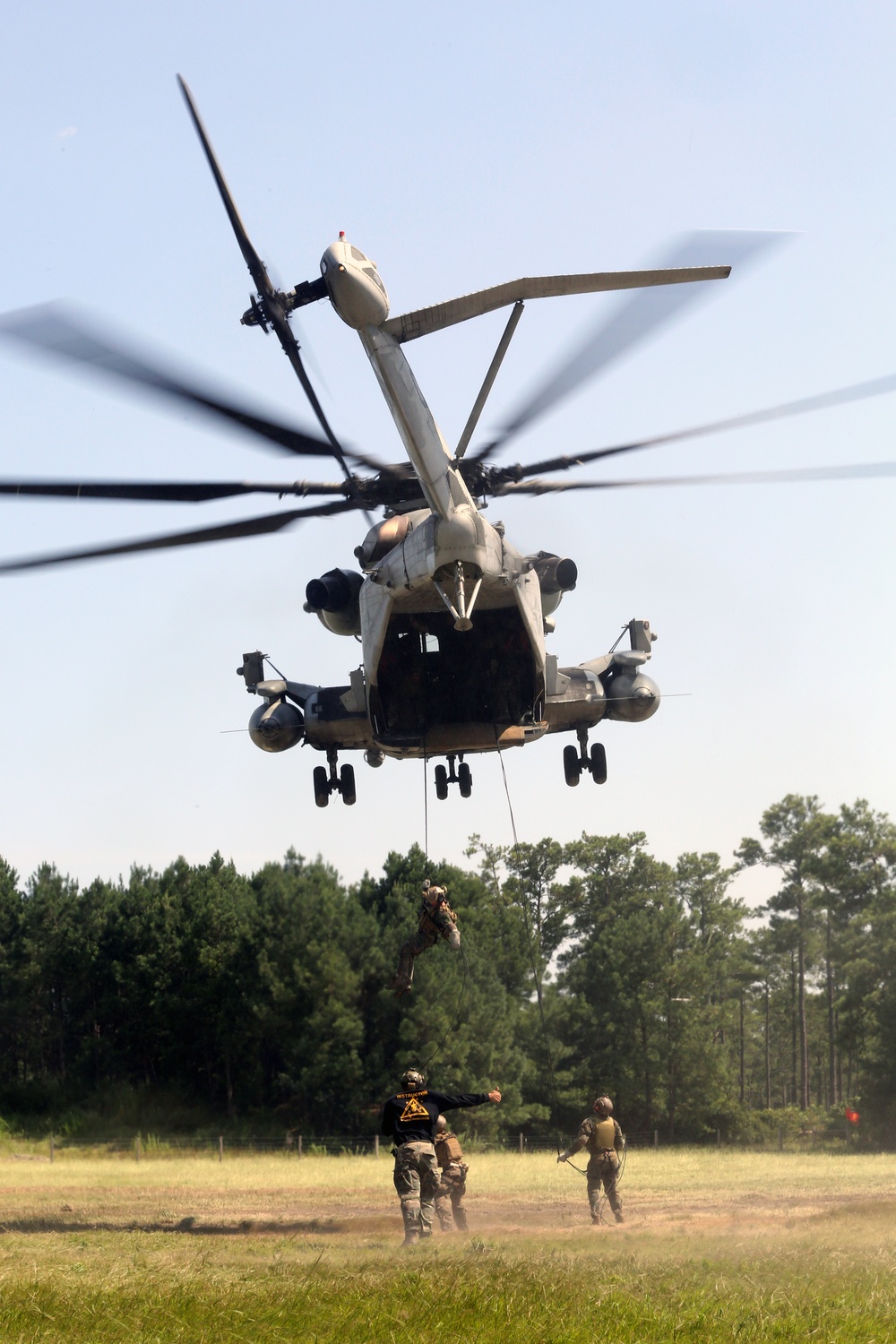 2nd MAW supports fast rope, rappel training