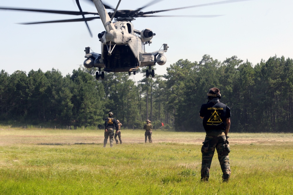 2nd MAW supports fast rope, rappel training