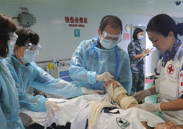 Peace Ark conducts operations during RIMPAC 2016