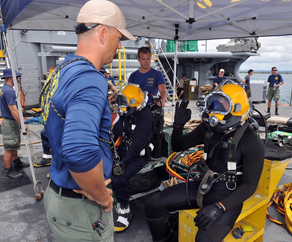 MDSU-1 USNS Safeguard Dive