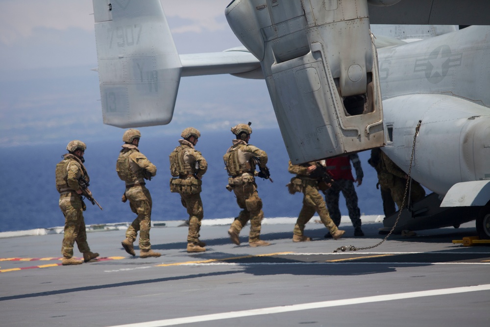 RIMPAC: OSPREY ON THE CANBERRA