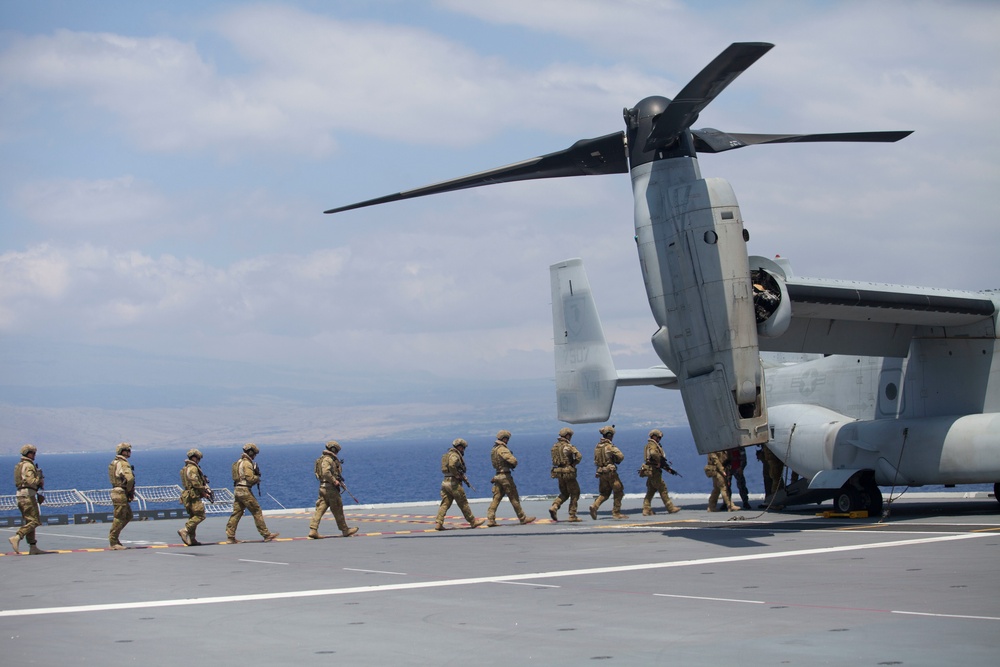 RIMPAC: OSPREY ON THE CANBERRA