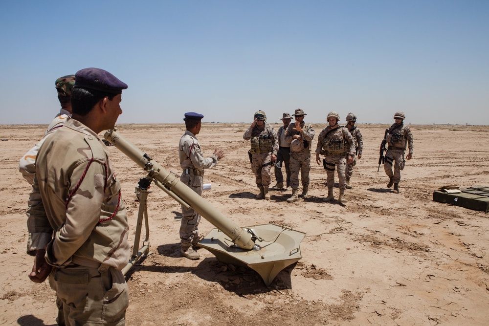 Iraqi soldiers conduct live-fire exercise