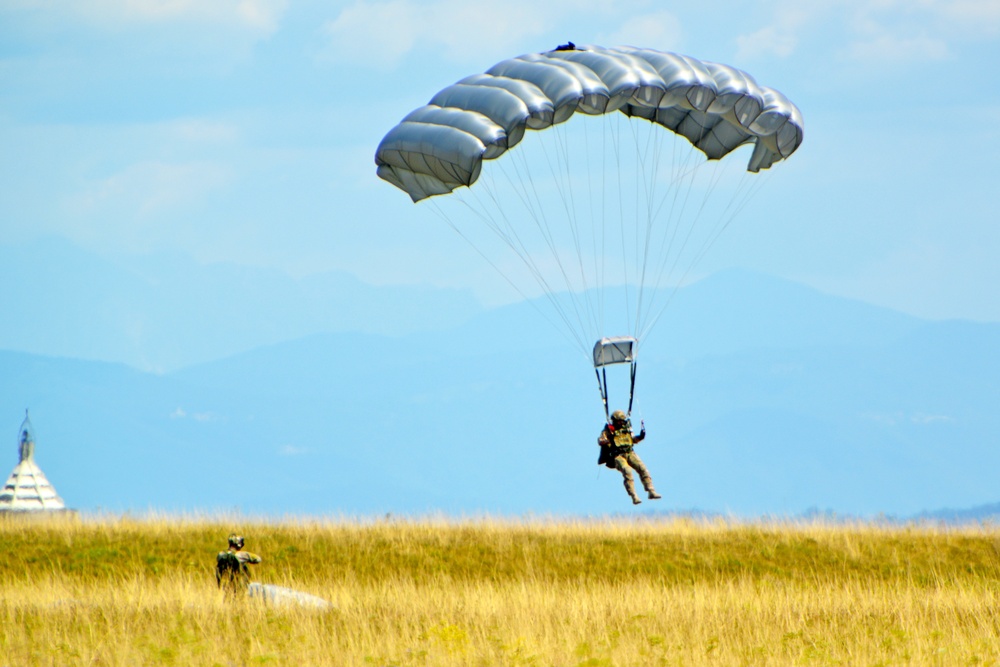 U.S. and Italian Special Forces Units conduct a free fall jump July 26, 2016