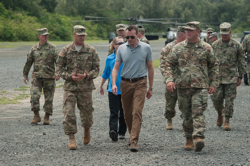 Secretary of the Army Fanning visits Soldiers at PACMAN-I