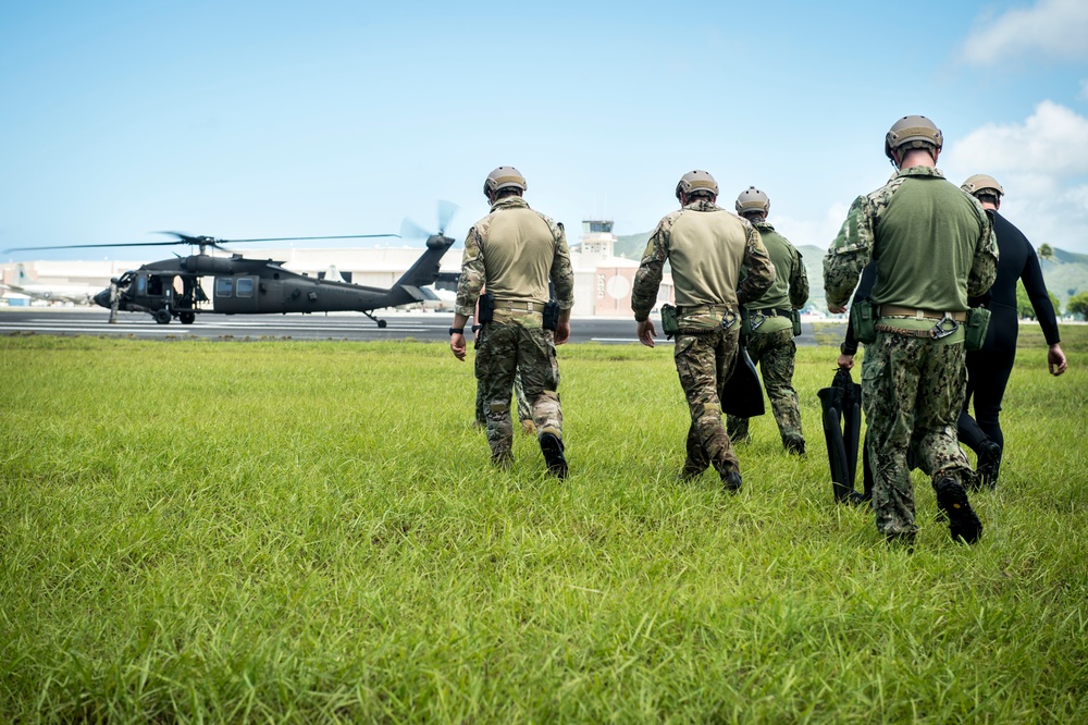 Explosive Ordnance Disposal Mobile Unit Helocast Exercise