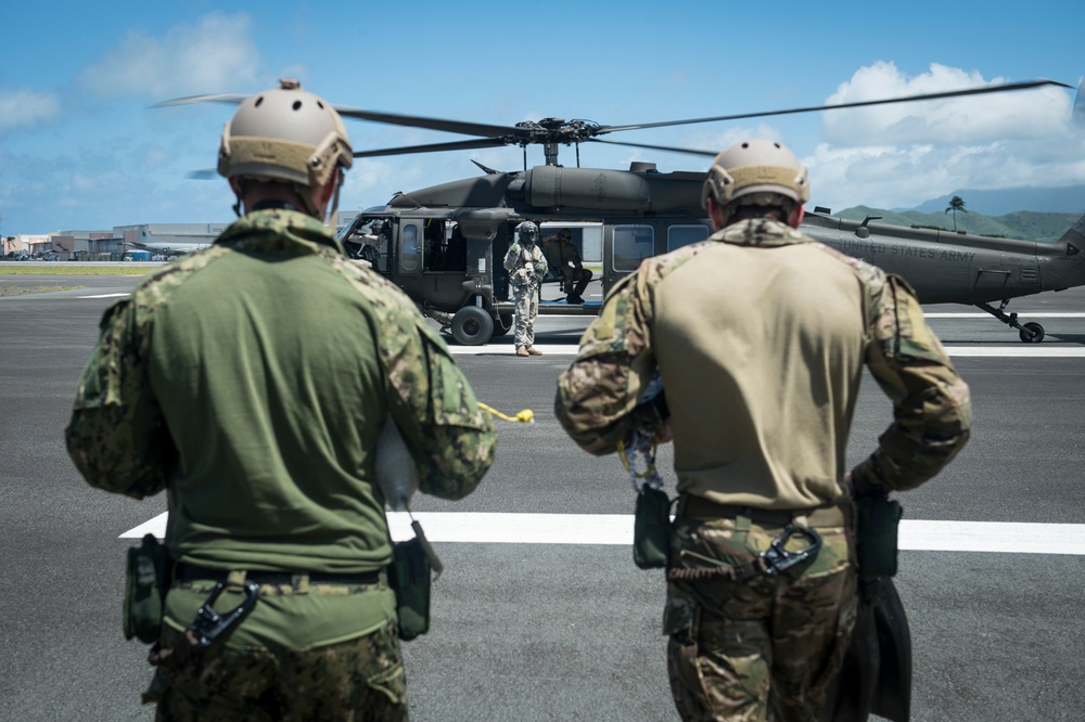 Explosive Ordnance Disposal Mobile Unit Helocast Exercise