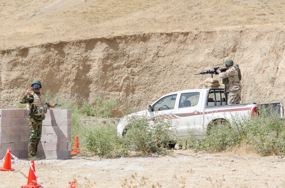 Peshmerga fire Panzerfaust 3 rocket launchers