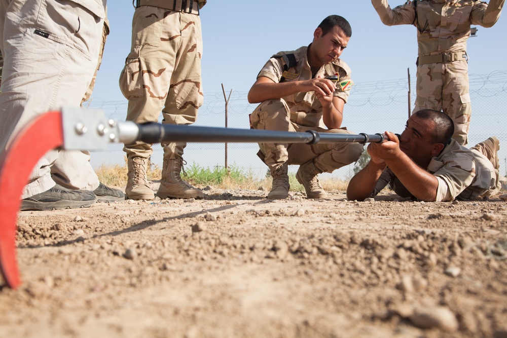 Iraqi soldiers conduct counter-IED training