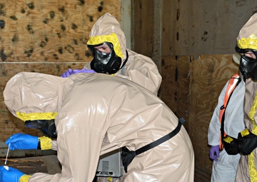 U.S. CBRNE Unit, Allied Nations Train in Canada