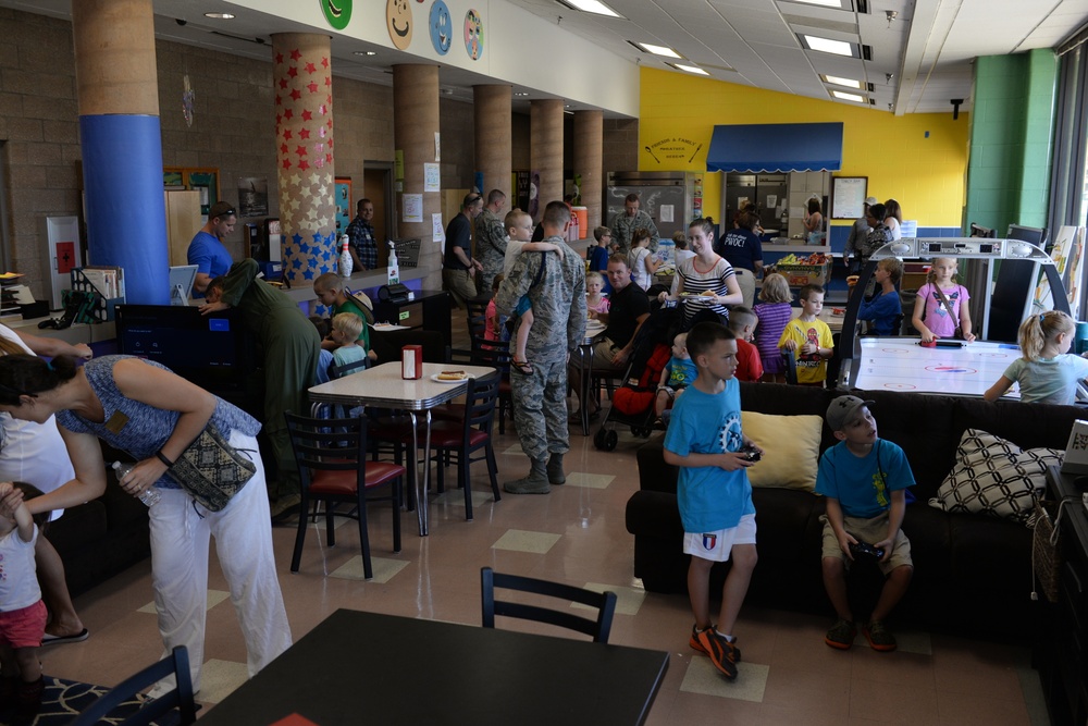 Family picnic welcomes new Sheppard families