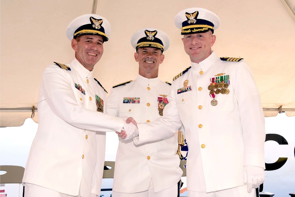 USCGC Morgenthau (WHEC 722) holds change of command ceremony