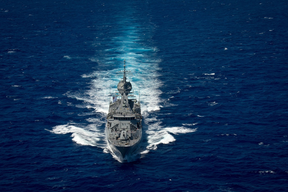 Forty Ships and Submarines Steam in Close Formation During RIMPAC - HMAS Ballarat (FFH 155)